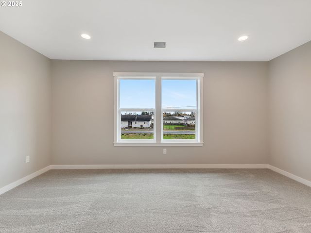 120 Sw ALDER Ct, Warrenton, OR 97146