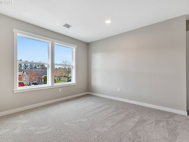 120 Sw ALDER Ct, Warrenton, OR 97146