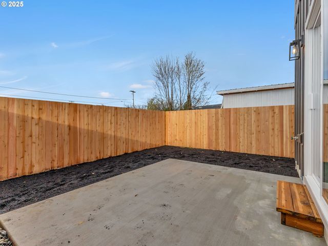 120 Sw ALDER Ct, Warrenton, OR 97146