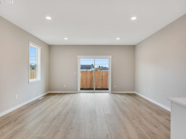 120 Sw ALDER Ct, Warrenton, OR 97146