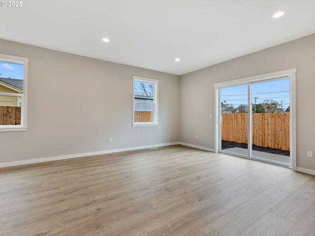 120 Sw ALDER Ct, Warrenton, OR 97146