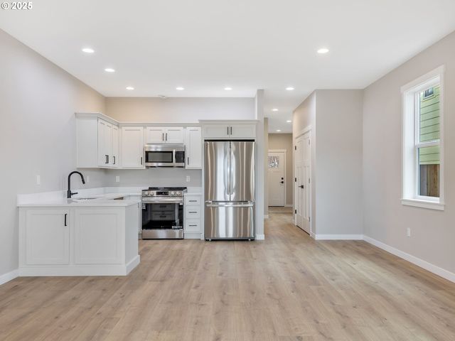 120 Sw ALDER Ct, Warrenton, OR 97146