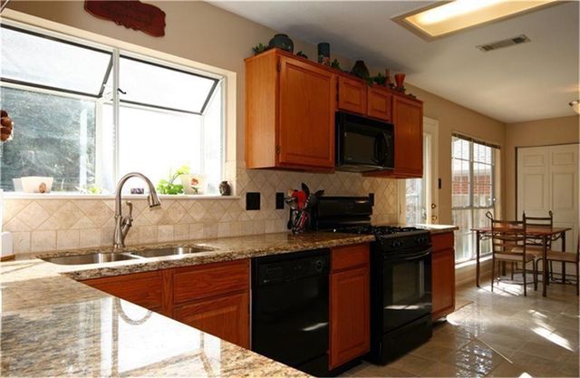 7 Thrush Grove Place, The Woodlands, TX 77381