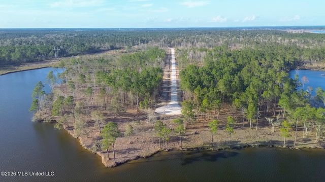 13055 Enciente Point Drive, Kiln, MS 39556