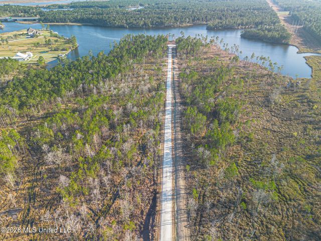 13055 Enciente Point Drive, Kiln, MS 39556
