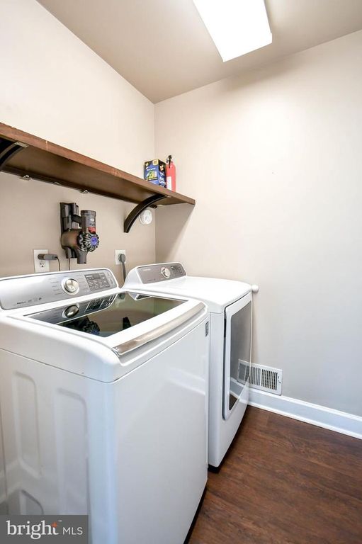 8003 COMERFORD DR, Fairfax Station, VA 22039