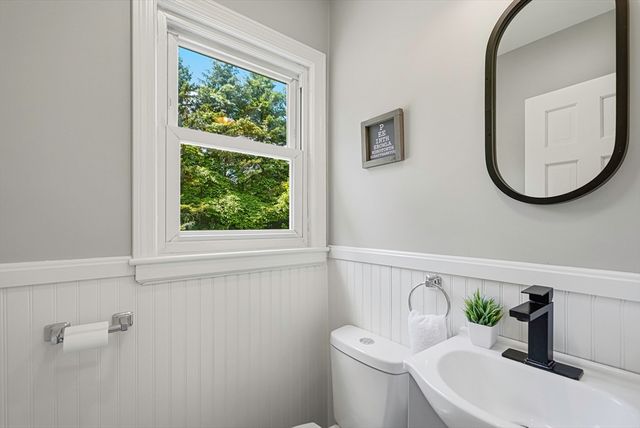 35 North Ave, Mendon, MA 01756