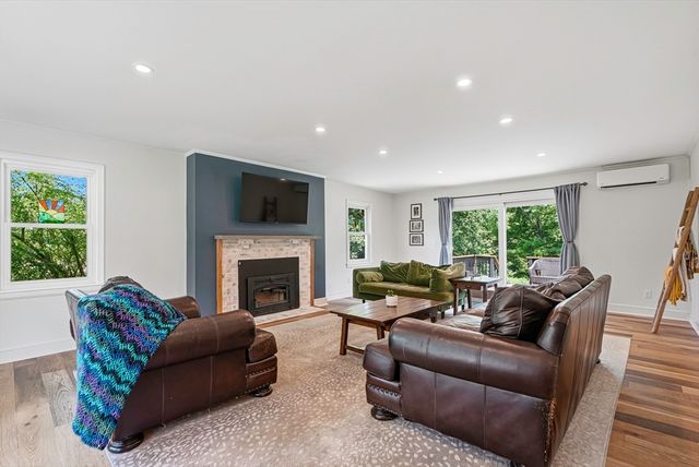 35 North Ave, Mendon, MA 01756