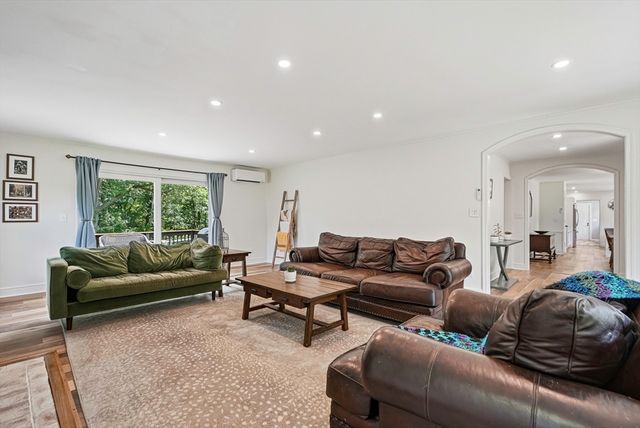 35 North Ave, Mendon, MA 01756