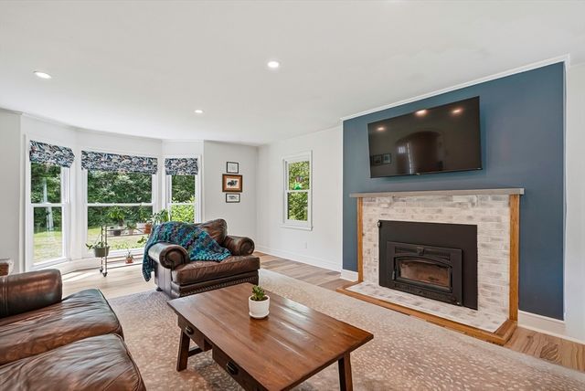 35 North Ave, Mendon, MA 01756
