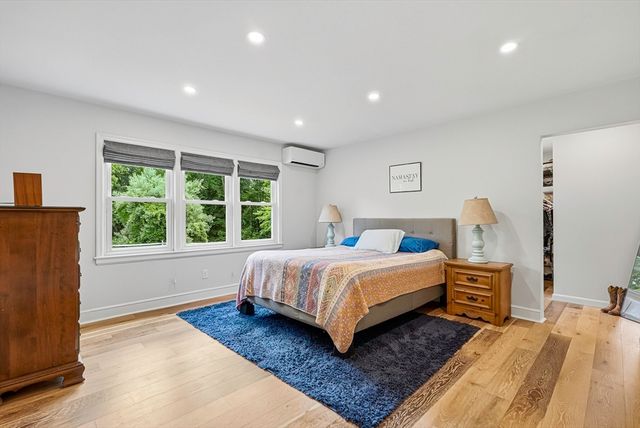 35 North Ave, Mendon, MA 01756