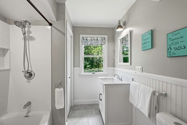 35 North Ave, Mendon, MA 01756