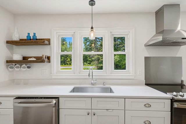 35 North Ave, Mendon, MA 01756
