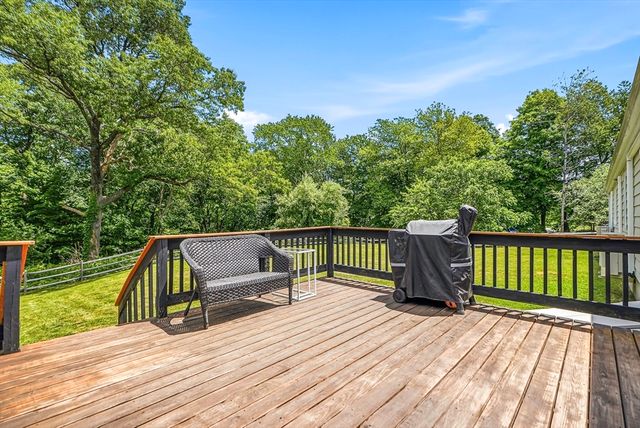 35 North Ave, Mendon, MA 01756