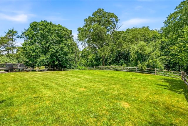 35 North Ave, Mendon, MA 01756