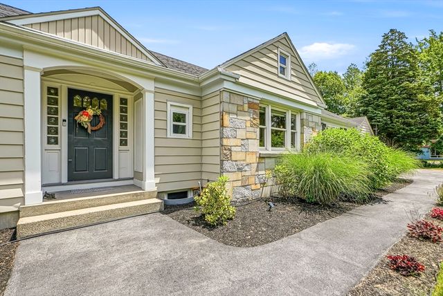 35 North Ave, Mendon, MA 01756