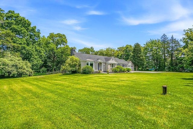 35 North Ave, Mendon, MA 01756