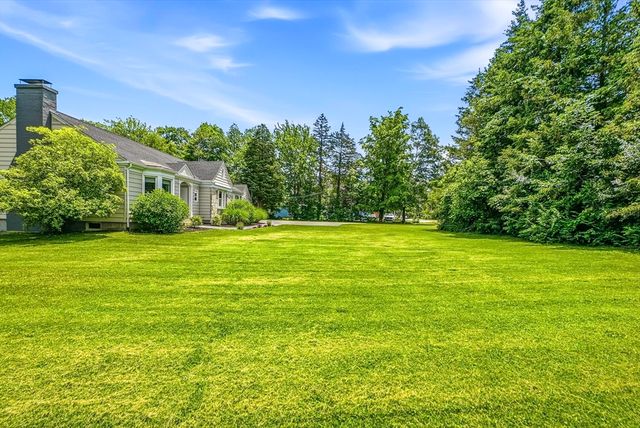 35 North Ave, Mendon, MA 01756