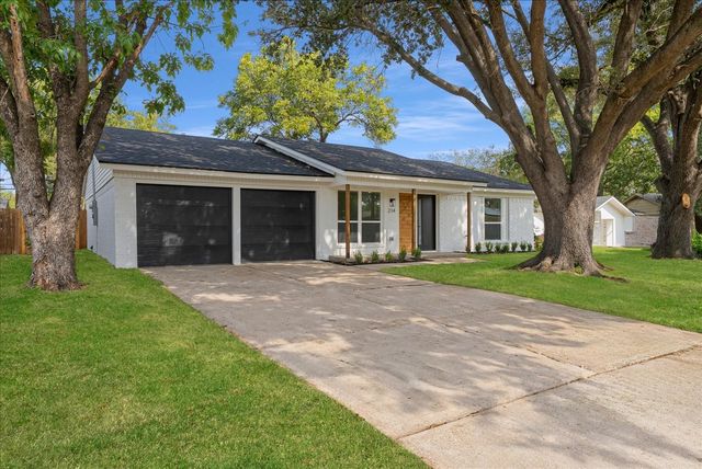 214 Santa Cruz Court, Grand Prairie, TX 75051
