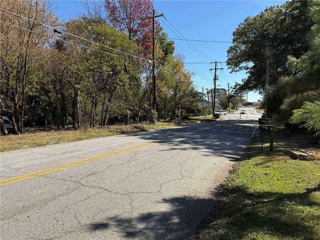 Image 2 of property listing at 1711 Marietta Road, Atlanta, GA 30318