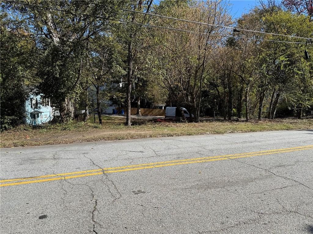 Image 6 of property listing at 1711 Marietta Road, Atlanta, GA 30318