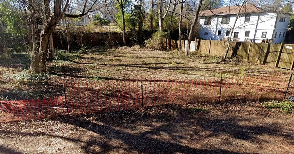 Image 8 of property listing at 1711 Marietta Road, Atlanta, GA 30318