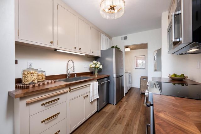 3323 La Mesa Drive 2, San Carlos, CA 94070