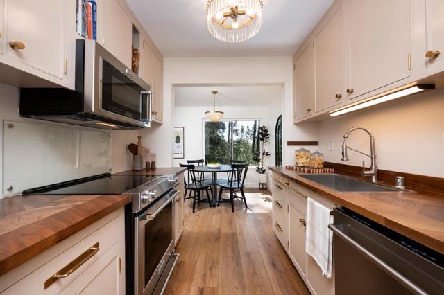 3323 La Mesa Drive 2, San Carlos, CA 94070