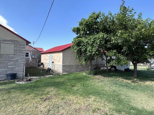 310 Avenue L, Sunray, TX 79086