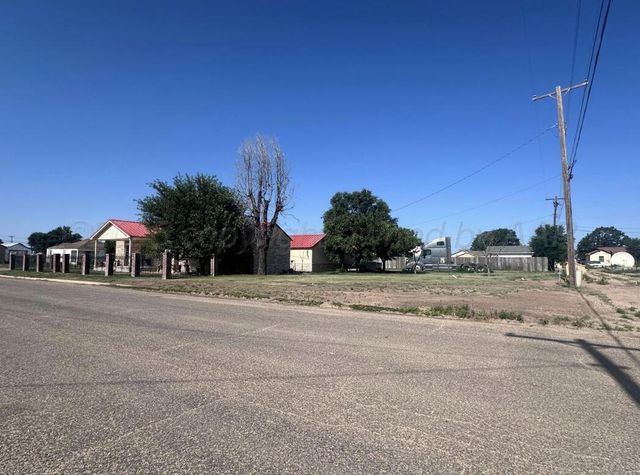 310 Avenue L, Sunray, TX 79086