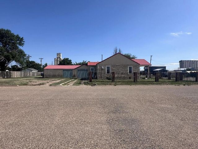 310 Avenue L, Sunray, TX 79086