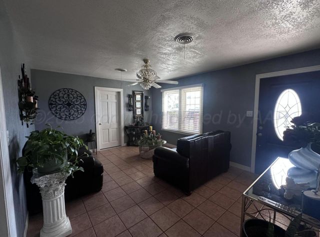 310 Avenue L, Sunray, TX 79086