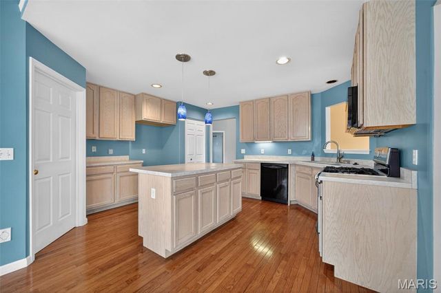 1421 Schoal Creek Drive, St Peters, MO 63366