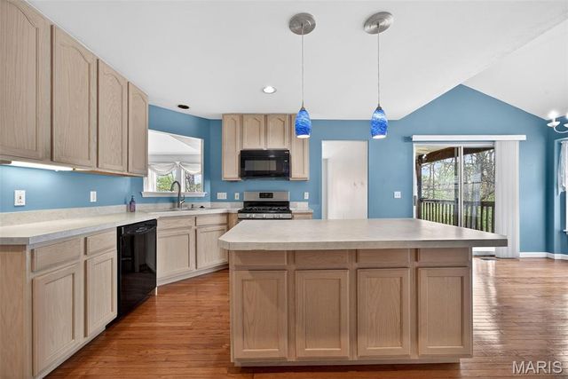 1421 Schoal Creek Drive, St Peters, MO 63366