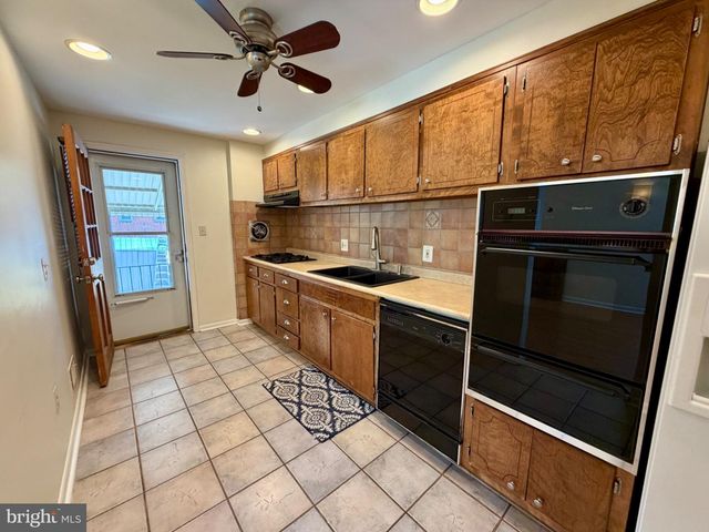 1033 CIRCLE DR, Halethorpe, MD 21227