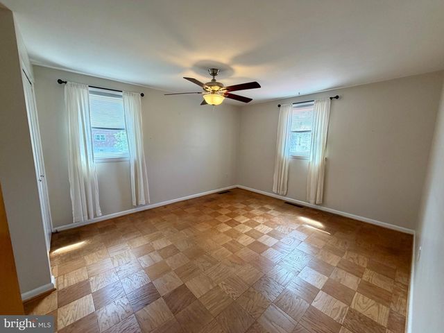 1033 CIRCLE DR, Halethorpe, MD 21227
