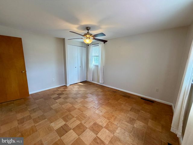 1033 CIRCLE DR, Halethorpe, MD 21227
