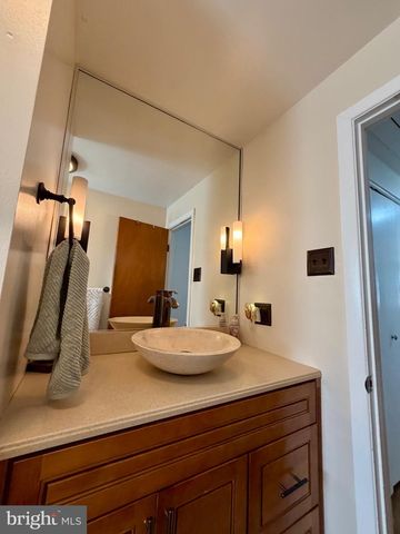 1033 CIRCLE DR, Halethorpe, MD 21227