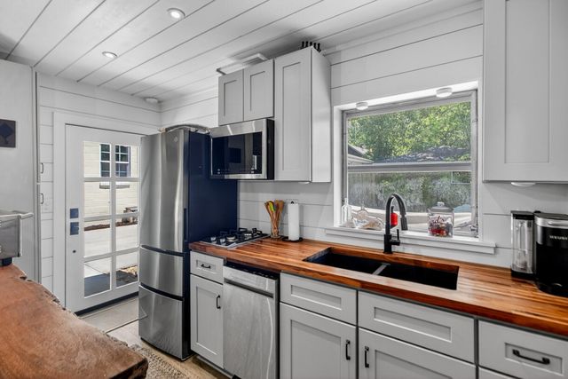 537 Saint Andrews Boulevard, Charleston, SC 29407
