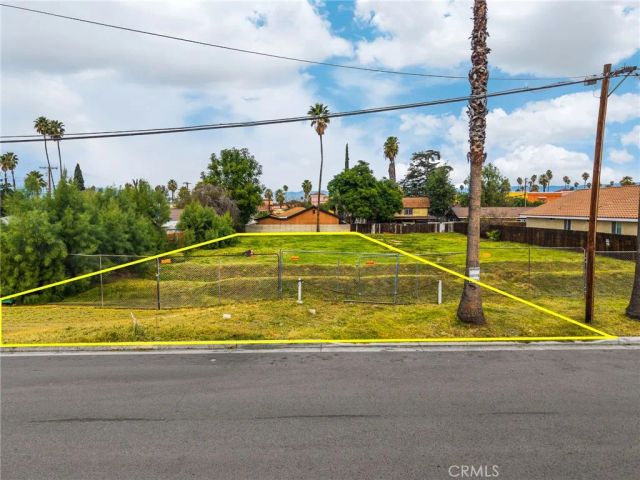 1879 10th, Riverside, CA 92507