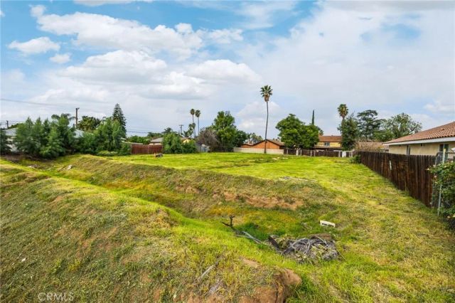 1879 10th, Riverside, CA 92507