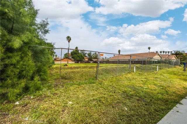 1879 10th, Riverside, CA 92507