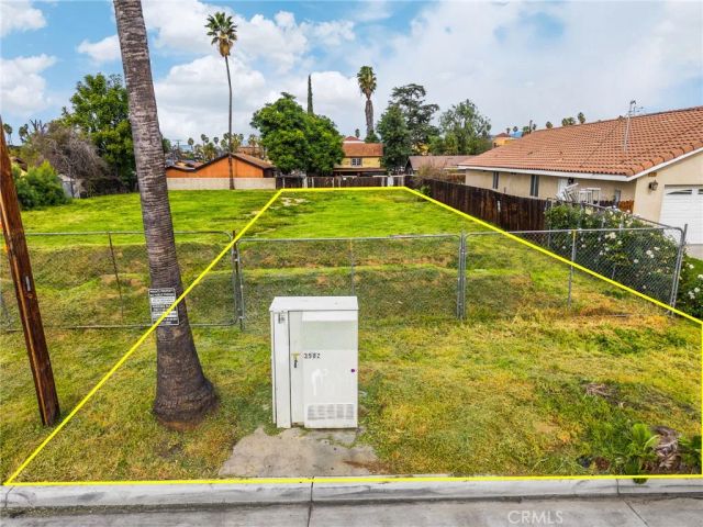 1879 10th, Riverside, CA 92507