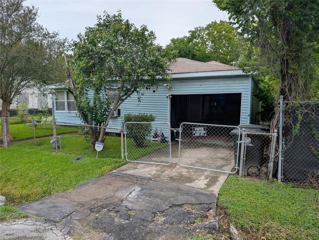 8013 Maxroy Street, Houston, TX 77088