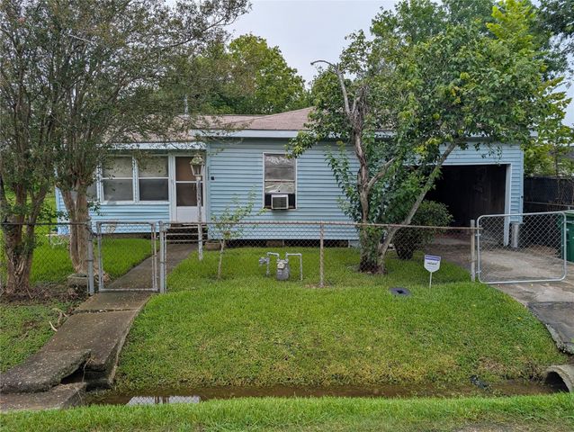 8013 Maxroy Street, Houston, TX 77088