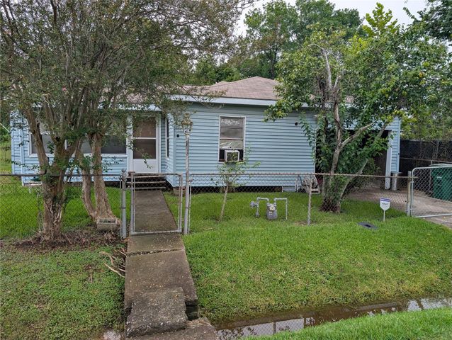 8013 Maxroy Street, Houston, TX 77088