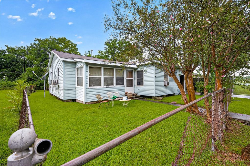 8013 Maxroy Street, Houston, TX 77088