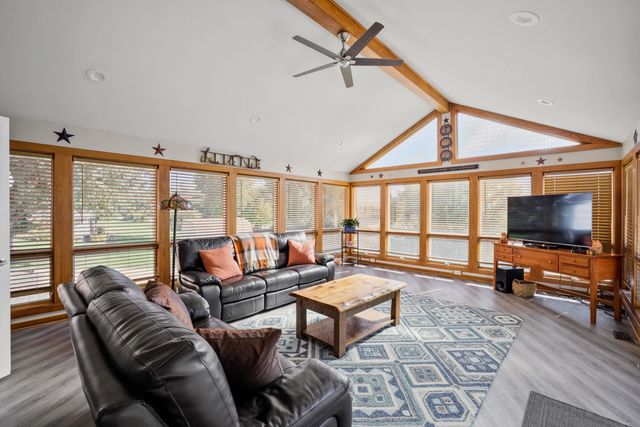 71 OLD WHITE BRIDGE RD, Waynesboro, VA 22980