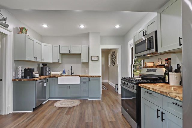 126 N 5th AVENUE, Walworth, WI 53184