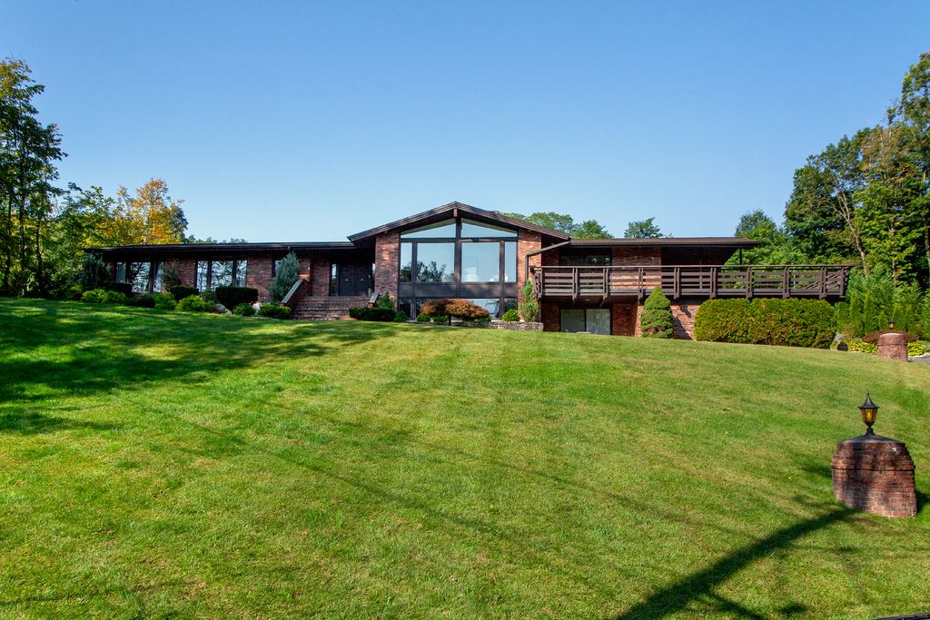 124 High Ridge Road, West Hartford, CT 06117